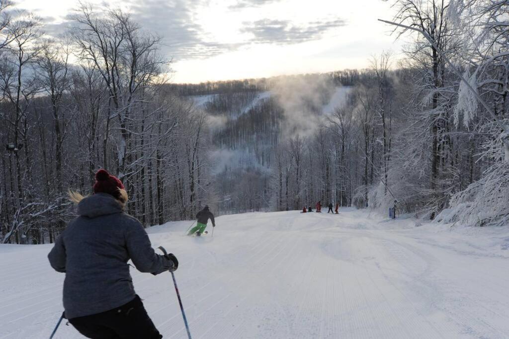 Skiing, Hiking, Village Of Eville Mtn Escape Apartment *