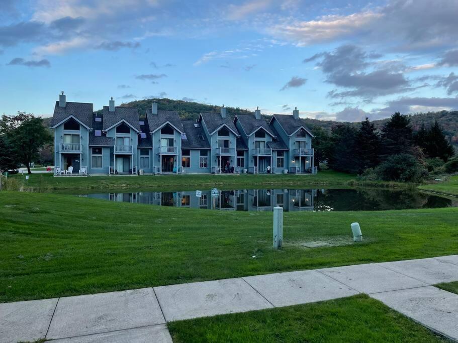 Skiing, Hiking, Village Of Eville Mtn Escape Apartment Ellicottville